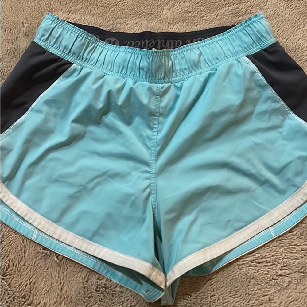 Lululemon shorts could fit a 2 or 4
